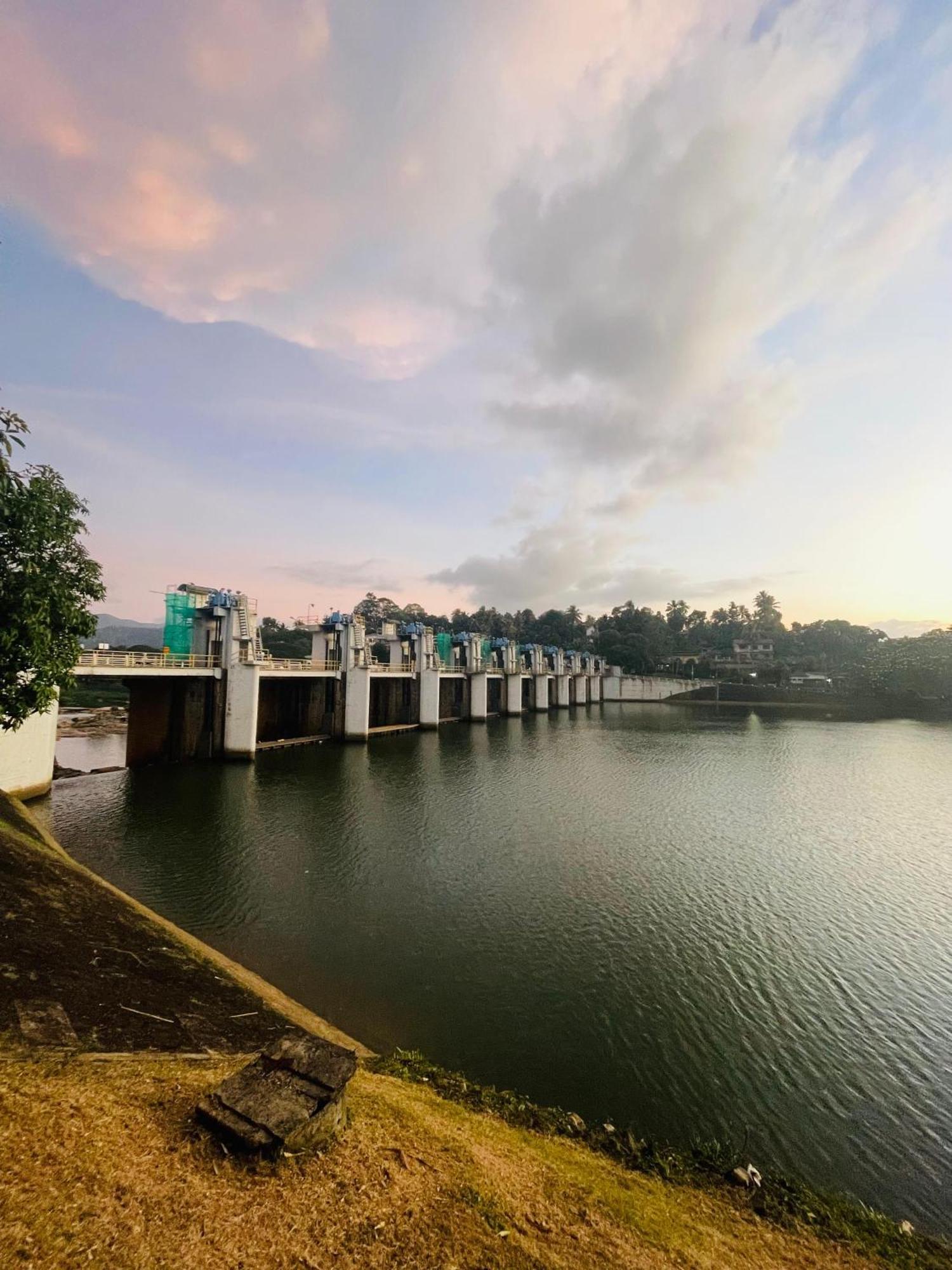 Mahaweli View Bungalow Kandy Extérieur photo